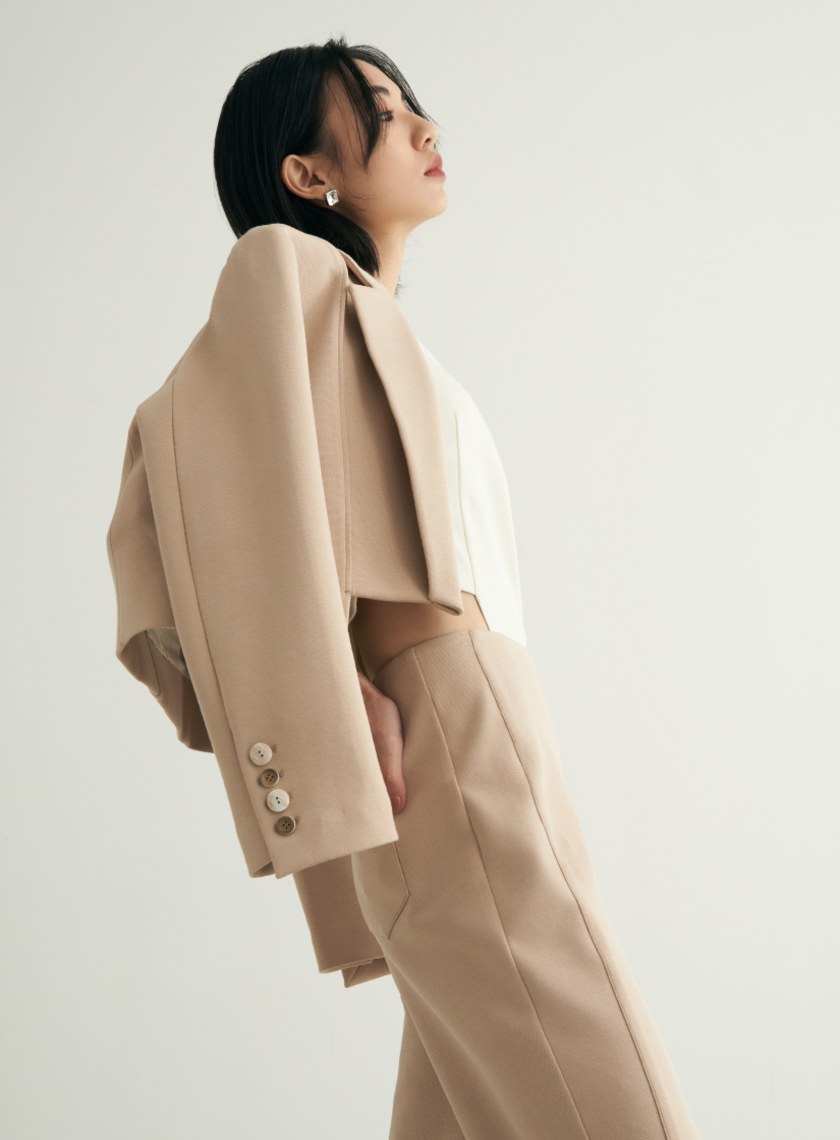 不對稱剪裁短版西裝外套